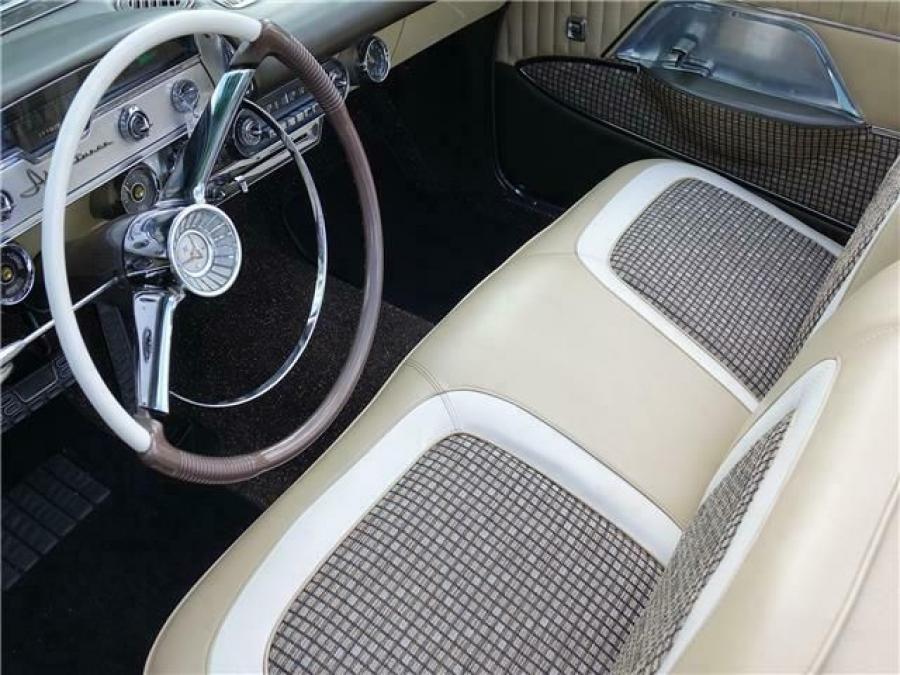 Интерьер DeSoto Adventurer Convertible (S-26A) 1957 года  (фото 12 из 22)